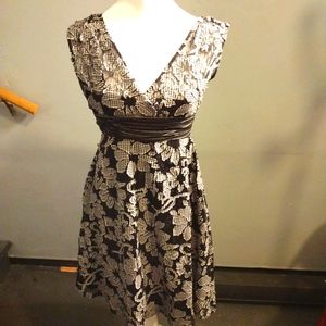 Anthropologie flower black and white, zipper on side, petite dress size zero